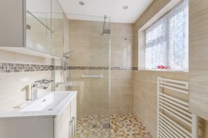 Family Shower Room- click for photo gallery